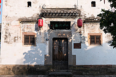 好姑娘10：奇幻冒险之旅：勇敢女孩莉莉成长挑战，解锁《好姑娘10》神秘世界
