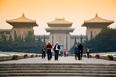 国产天美传媒精选麻豆：古韵新潮，游戏世界里的传统美学之旅-4