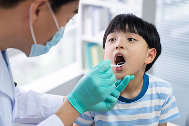 黄色软件oppo免费版：网络隐忧：免费应用暗藏陷阱，守护青少年的心灵净土-3
