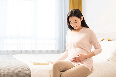 校花光屁股趴在体罚室里：青春禁锢：揭开体罚之伤，守护校园阳光