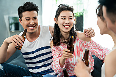 黄色带app：揭秘网络暗流：“黄色带app”背后的争议与警示