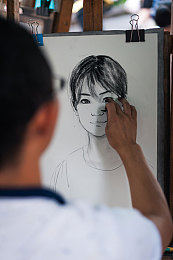 年轻娇小亚洲人青少年：游戏角色魅力大揭秘：亚洲青少年形象引领新潮流，趣味互动体验无限-3