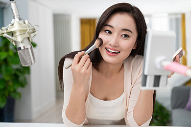 激情六月丁香婷婷：春意盎然花海香，丁香盛放醉人间-1