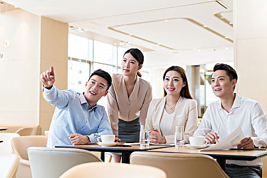 男女生脱内衣内裤应用：趣味互动新体验：创意游戏挑战脱衣谜题，笑出腹肌！