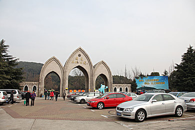 草莓视频污免费下载iOS：奇幻草莓境，视觉盛宴解锁无尽冒险之旅-1