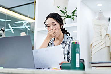 中国女人无套内谢：性别歧视阴影下的困境：女性无套内谢现象引关注，全社会共同维权之路在何方？