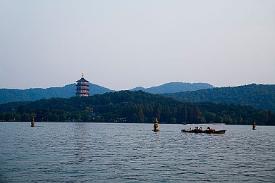 巨大挺进乖女翘乱h继：沉浸奇幻世界，揭秘“巨大挺进”游戏攻略-3