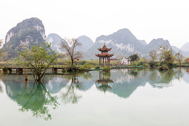 被变态上司屈辱强枫花恋：职场悲剧：女职员遭遇变态上司，揭露职场性骚扰的黑暗面