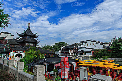 我和老丈洗澡互摸J：浴室意外，亲情沟通桥梁