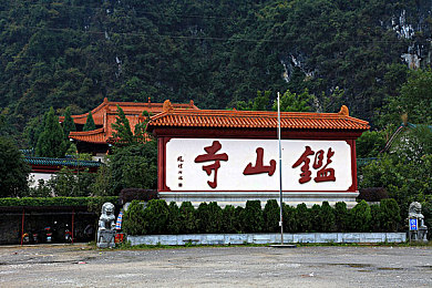 男人将机机桶女人：舒适按摩，视听盛宴，尽在男子休闲桶中体验