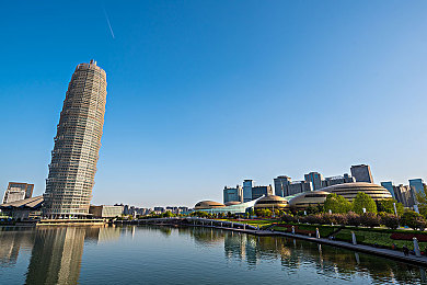 香港摄影师李梓熙的背景故事：光影足迹：李梓熙，从街头巷尾到社会现象的摄影行者-3