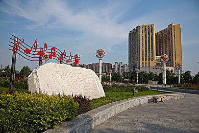 黄色下装安装包：探寻游戏深处的神秘力量，揭秘隐藏乐趣的奇幻之旅-1
