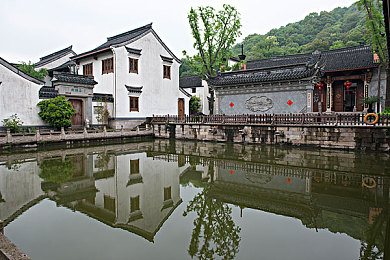 体育生裤裆勃起Chinese：网络暴力漩涡中的误解纠葛：从体育生勃起事件反思社会文明与和谐构建-2