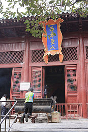 卖婬年轻女教师毛茸茸：魔法校园冒险传奇：毛茸茸教师奇幻旅程启航