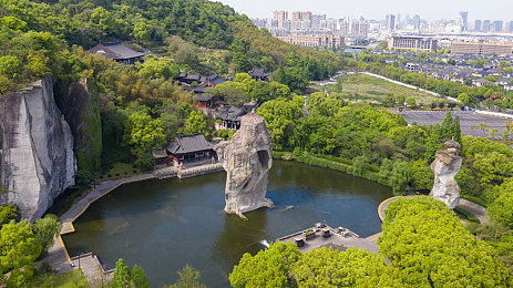 我把语文课代表摁在地上c：《古风江湖》攻略揭秘：新手剑客如何击败高难度语文课代表，畅游武侠江湖