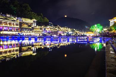十八岁以下禁止观看的软件：警惕网络毒瘤：严防不良软件侵蚀青少年身心健康，净化网络环境在行动-4