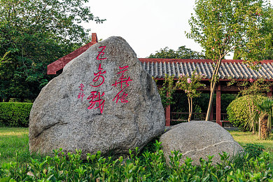 暗网地址：网络暗影：揭秘互联网深藏的隐私与风险-2