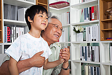 安禄山与杨玉环港版：港版新视角再现：安杨传奇引发热议，历史改编引期待-4