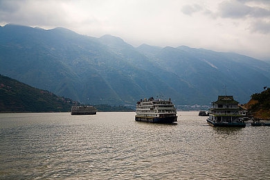 男生女生网站：奇幻校园，次元融合，共赴冒险之旅-2