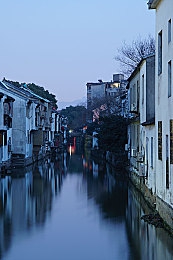 大学校花雨薇婉莹的背景故事：奇幻校园寻踪：雨薇传奇之旅-4