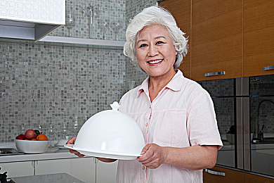 色多多视频在线观看：视听盛宴，传奇瞬间，尽在影视王国-3