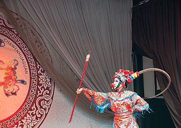 男生捅女生软件：轻松互动畅游，减压娱乐新体验，揭秘趣味角色游戏魅力-1