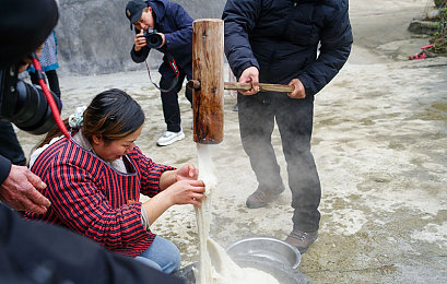 久热在线视频：畅游虚拟盛宴，久热游戏攻略揭秘：画面精美音效逼真，互动直播乐趣无限-2