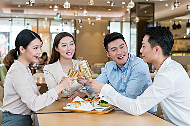 女人第一次与公牛做爰：勇敢跨越，心灵共鸣：女性与公牛首次互动的心灵之旅-3