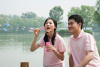 艳女APP：美颜APP引风波，隐私道德共关注-2