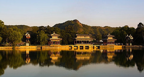 四月电子厂全景沟厕：探秘虚拟工业奇迹，全景体验尽在电子工厂探险之旅-2