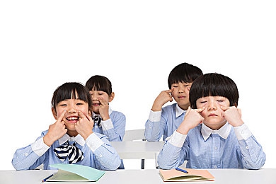 丝袜老师踩我 巴：校园意外引关注：丝袜老师不慎踩伤学生，校园安全再成焦点-4